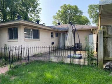 Main picture of 104 W 14th St
