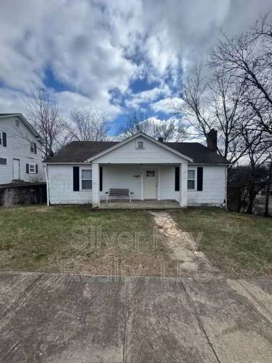 Main picture of 207 W Washington Ave