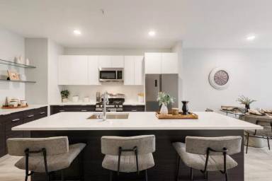 Main picture of 680 Avenue E