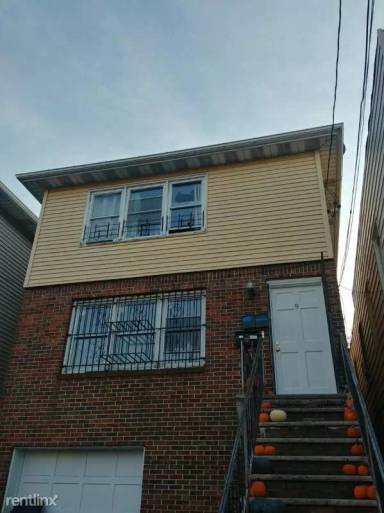 Main picture of 17 Jewett Ave