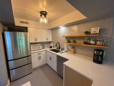 Main picture of 113 E Center St