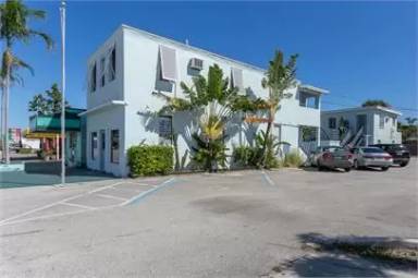 Main picture of 818 N Dixie Hwy