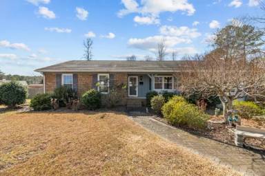 Main picture of 121 Donnell Ave
