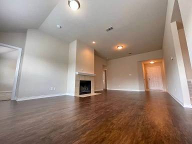 Main picture of 452 Chisholm Trl