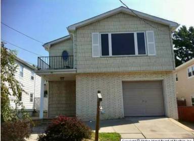 Main picture of 94 Escanaba Ave