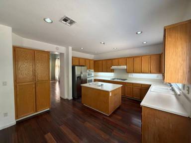 Main picture of 709 Black Oak Way