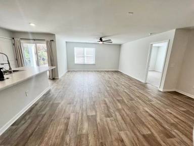 Main picture of 421 High Ridge Ct