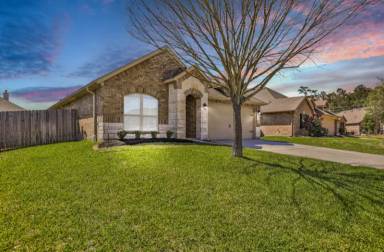 Main picture of 18115 Van Berkel Ln