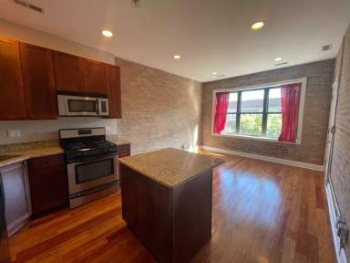 Main picture of 2048 W Hood Ave