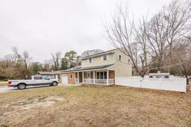 Main picture of 320 Bergen Ave