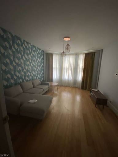 Main picture of 630 E 226th St