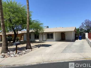 Main picture of 1940 W Des Moines Cir