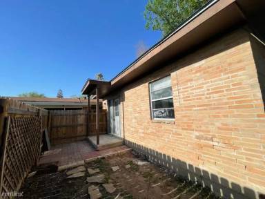 Main picture of 806 Vw Ave