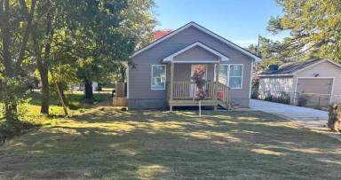Main picture of 3712 School St