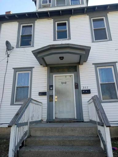 Main picture of 303 N Laurel St