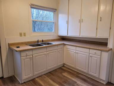 Main picture of 909 1/2 Washington St
