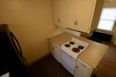 Main picture of 726 W College Ave