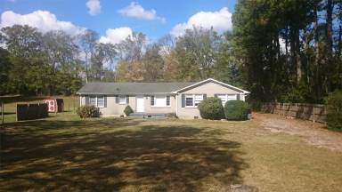 Main picture of 200 Sharon Cir