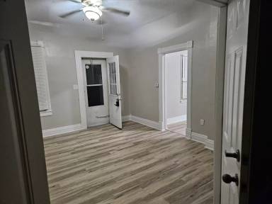 Main picture of 410 Pine St