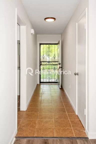 Main picture of 4470 Hunter Bay Dr