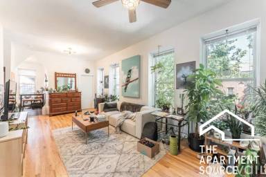 Main picture of 2732 W Chicago Ave