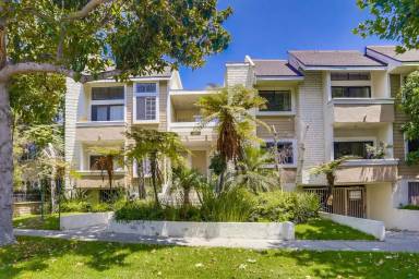 Main picture of 14945 Moorpark St