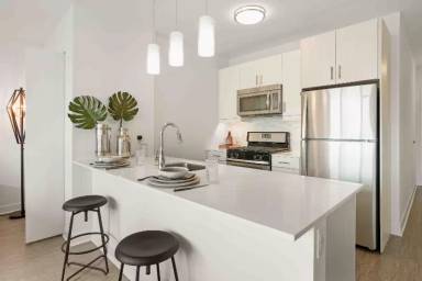 Main picture of 981 S State St