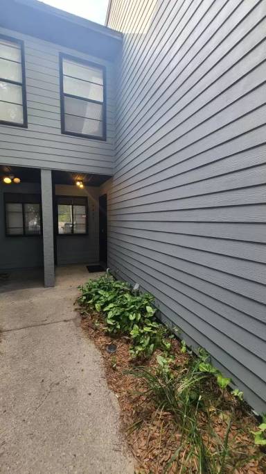 Main picture of 4425 SW 20th Ln