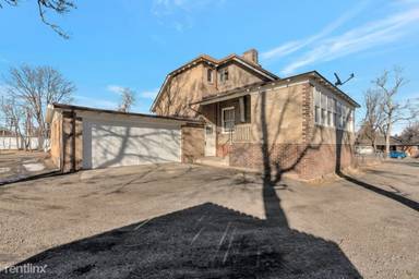 Main picture of 4645 Newland St