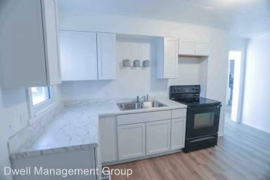Main picture of 222 9th Ave NE