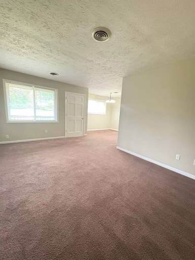 Main picture of 114 Village Ct