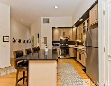 Main picture of 1456 N Milwaukee Ave