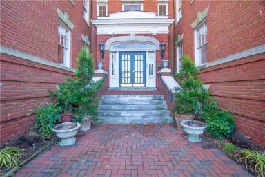 Main picture of 429 York St
