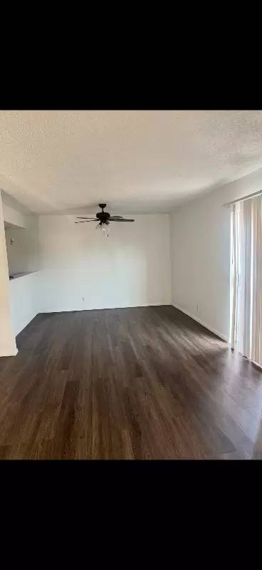 Main picture of 207 Sprucewood Ln