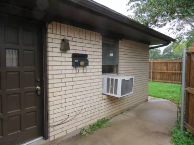 Main picture of 306 1/2 Hollyhill Ln