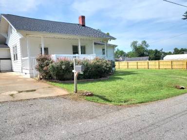 Main picture of 2402 Brown St