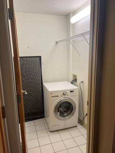 Main picture of 2800 W 44th St