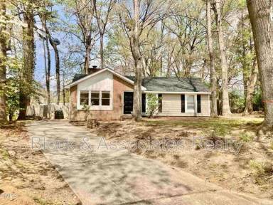 Main picture of 104 Castill Pl