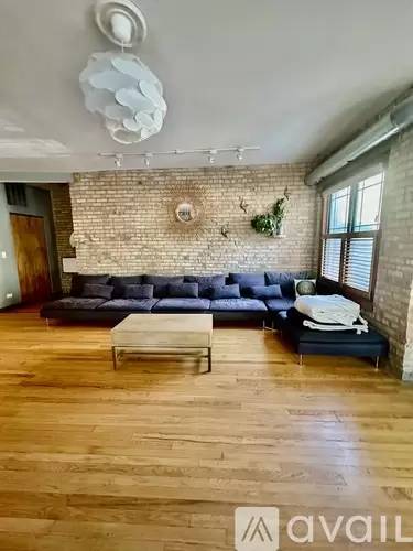 Main picture of 7017 N Greenview Ave