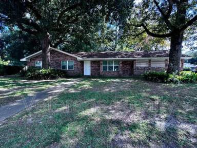 Main picture of 784 Holly Hills Dr