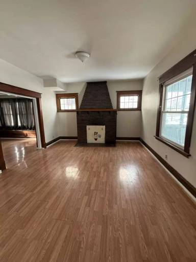 Main picture of 9 W Moody Ave