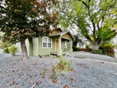 Main picture of 208 W Jackson St