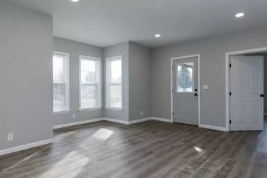 Main picture of 318 Bronson St