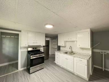 Main picture of 9 Broadway