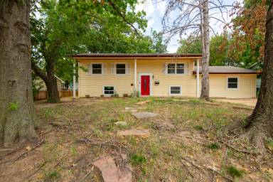 Main picture of 318 Royal Oak Dr