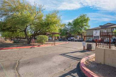Main picture of 6016 S Park Ave