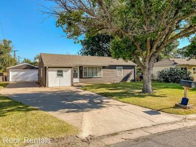 Main picture of 1010 College Ln