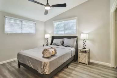 Main picture of 24314 Kittridge St