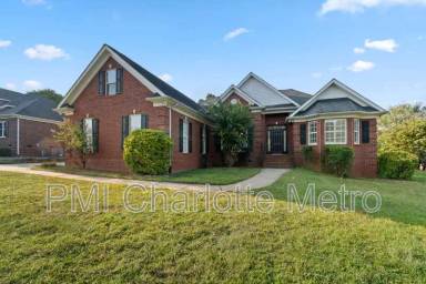 Main picture of 5916 Meadowmere Dr