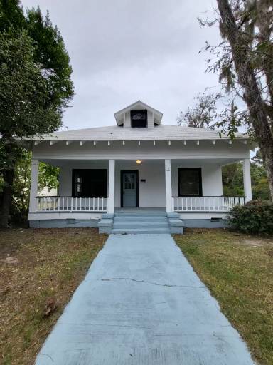 Main picture of 127 Railroad Ave E
